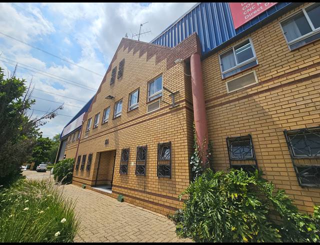 1,415M² WAREHOUSE TO LET IN MEADOWDALE